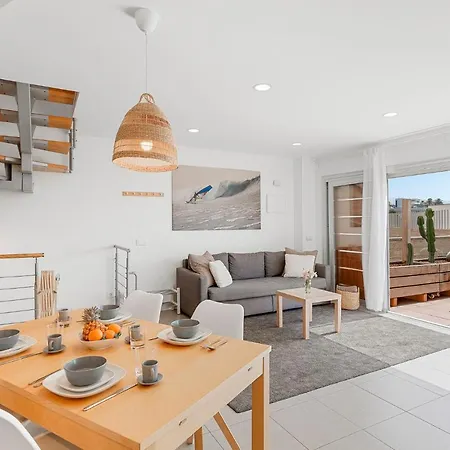 Medano4you Surfers Paradise Beachfront Apartment