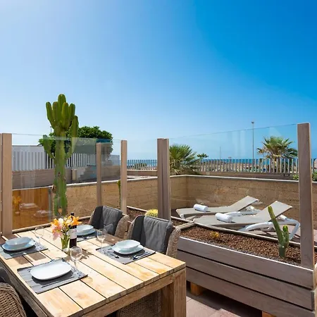Medano4you Surfers Paradise Beachfront Apartment