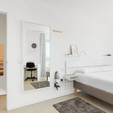 Medano4you Surfers Paradise Beachfront Apartment