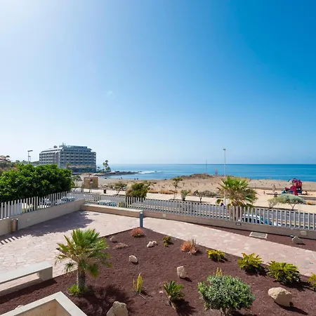 Medano4you Surfers Paradise Beachfront Apartment *