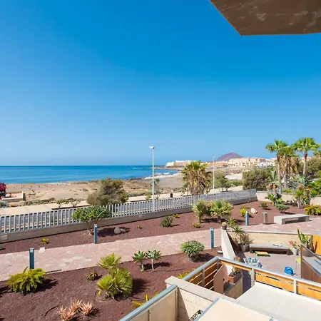 Medano4you Surfers Paradise Beachfront Apartment *
